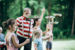 Romashkovoe Pole (Chamomile Meadow): A Summer Celebration of Family, Love, and Joy - CASR_Eve8-0185