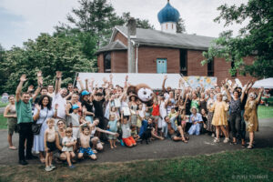 Romashkovoe Pole (Chamomile Meadow): A Summer Celebration of Family, Love, and Joy - CASR_Eve8-0288